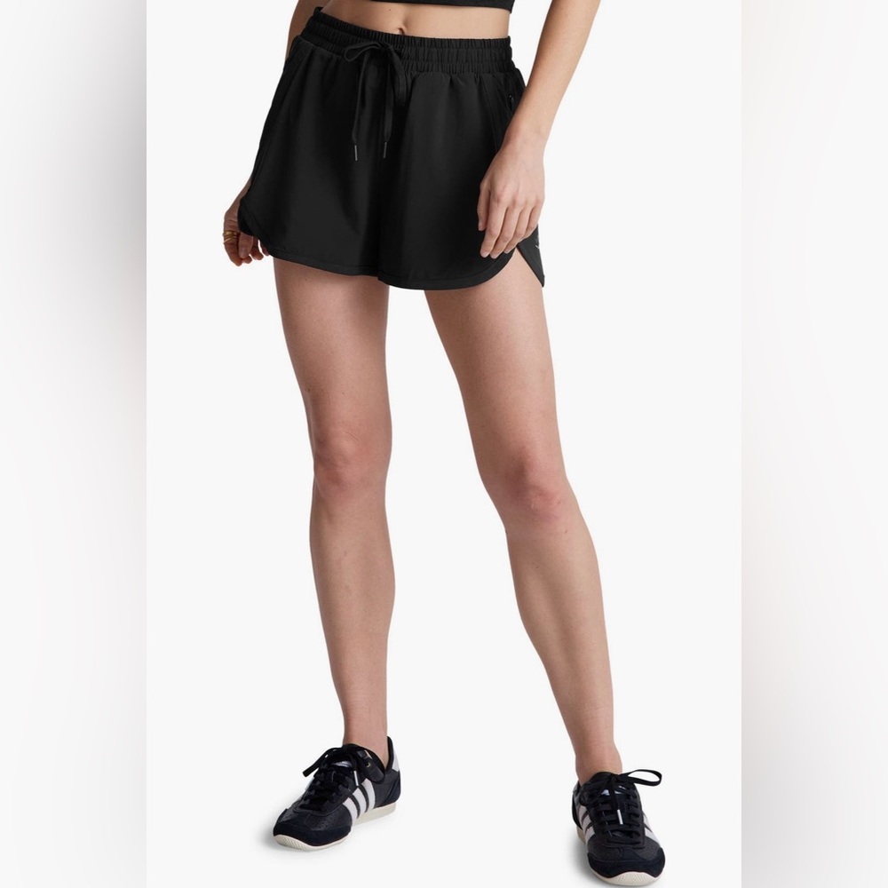 Beyond Yoga Tie Waist Course Shorts